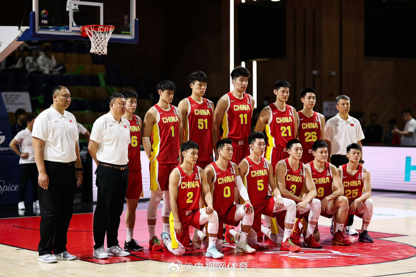 男篮胜利夺冠，中国代表团霸气四射