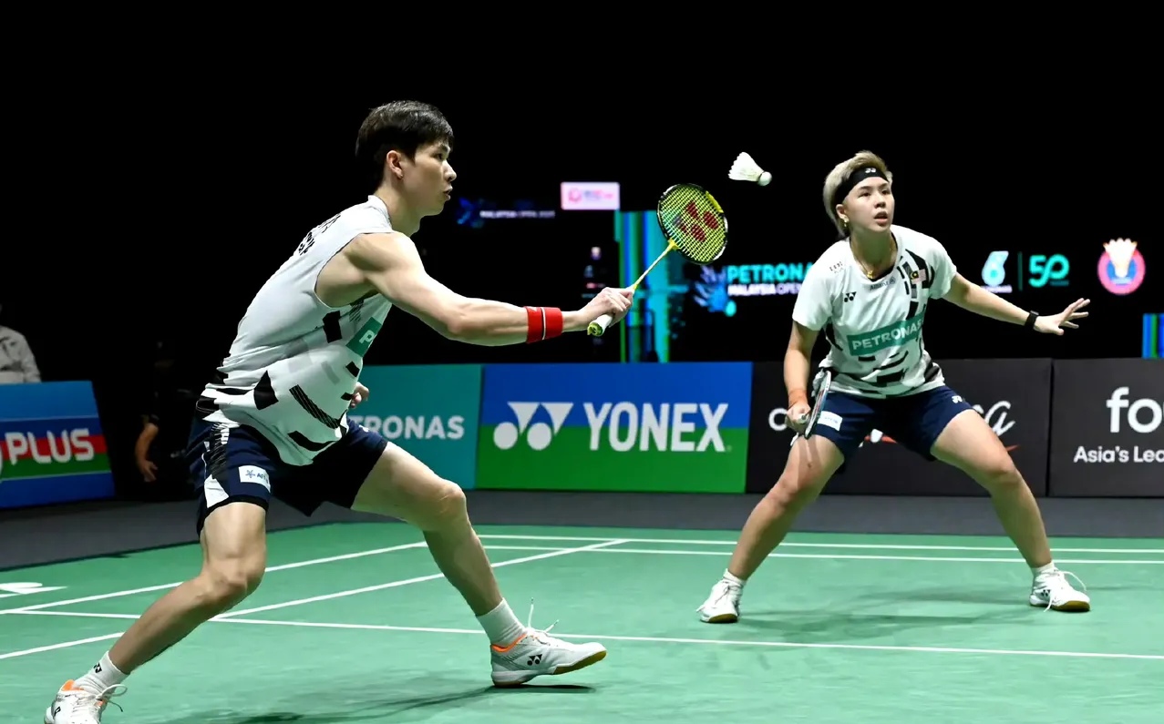 包含英格兰羽毛球队逆转马来西亚羽毛球队，安赛龙制霸全场的词条