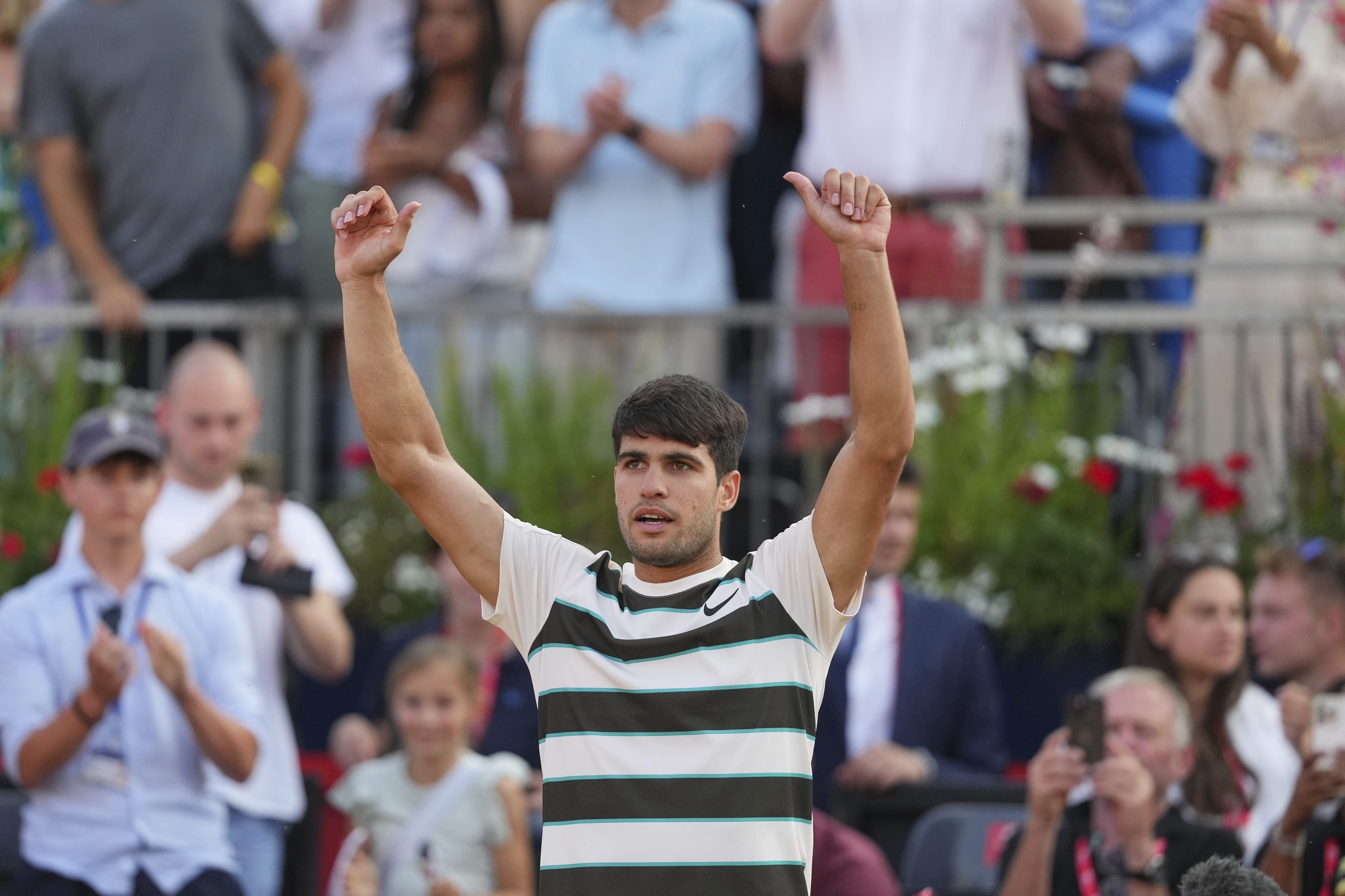 包含意大利网球队险胜日本网球队，阿尔卡拉斯制霸全场的词条