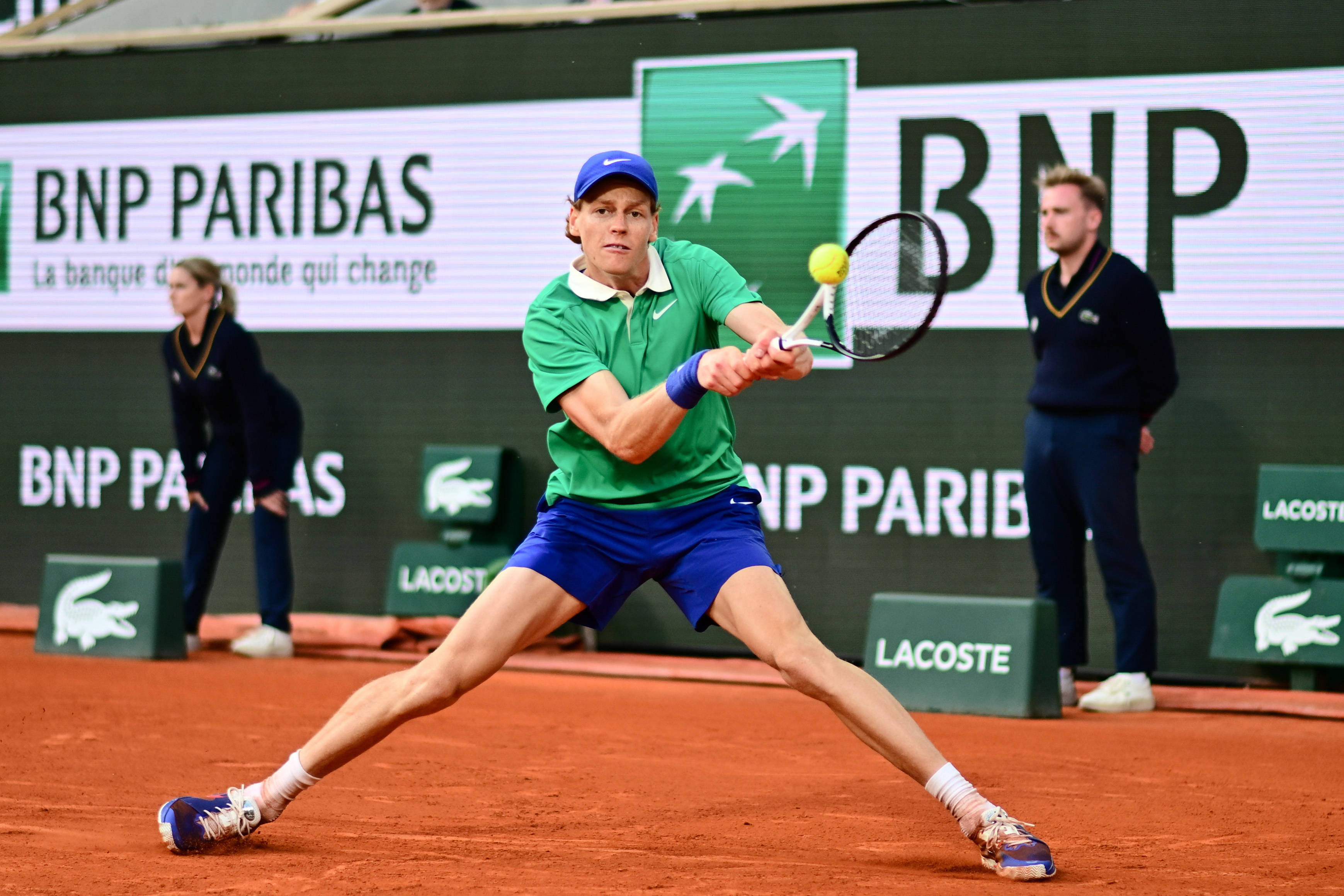 包含意大利网球队险胜日本网球队，阿尔卡拉斯制霸全场的词条